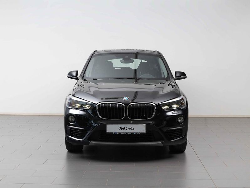 BMW X1 20i xDrive - fotka 2 z 22