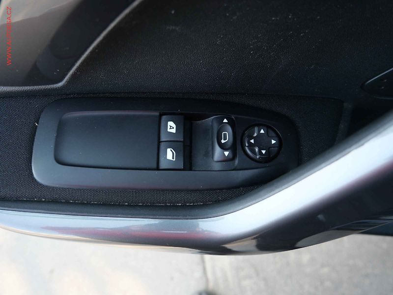 Peugeot 2008 (2019) 1.2 PT, 1.maj,ČR, Active - fotka 12 z 19