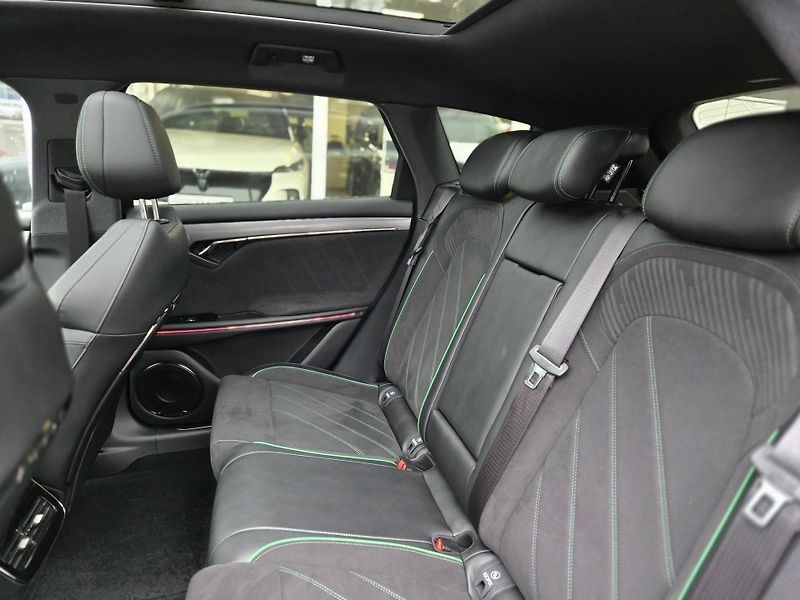 Voyah FREE 318 REV (2025) REV 318 AWD Hybrid - fotka 13 z 13