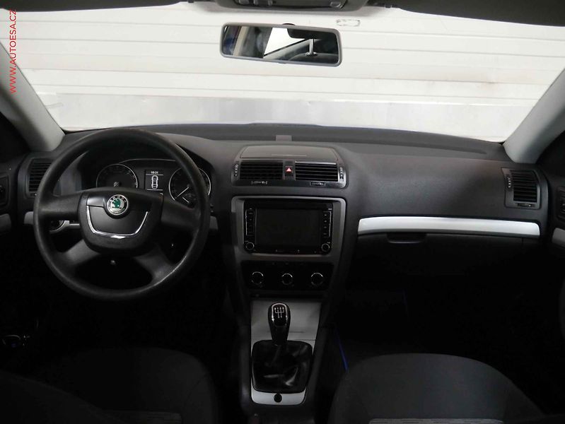 Škoda Octavia (2009) 1.6 TDi, ČR, AC, TZ, navi - fotka 8 z 15