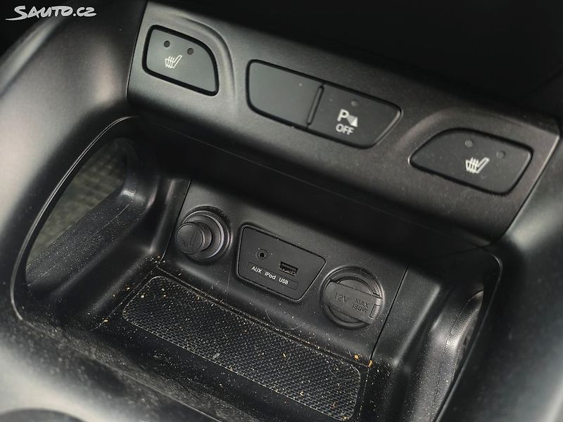 Hyundai ix35 2.0D4X4,70KM,MAX VÝBAVA,KRÁSNÝ - fotka 14 z 31