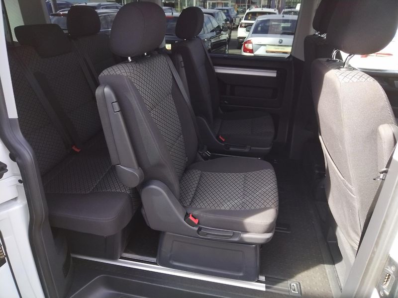 Volkswagen Multivan 6.1 2.0 TDi BULLI - fotka 12 z 29