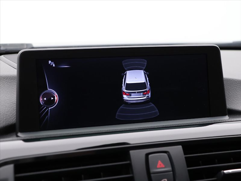 BMW Řada 3 3,0 330d 210kW Aut. xDrive - fotka 25 z 36