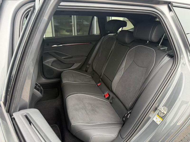 Škoda Superb Sportline 2.0 TDI 110KW DSG Co - fotka 23 z 29