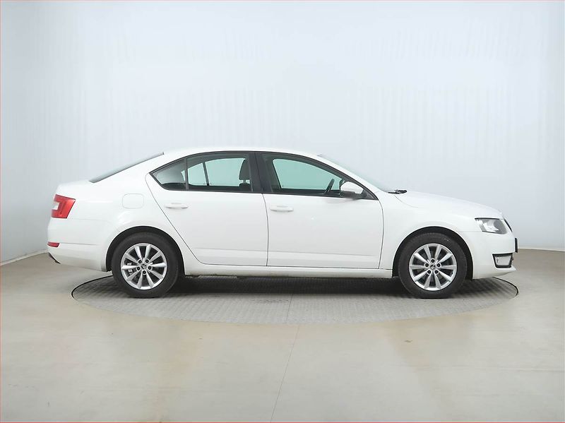 Škoda Octavia (2013) 1.2 TSI, Serv.kniha, Tempomat - fotka 6 z 13