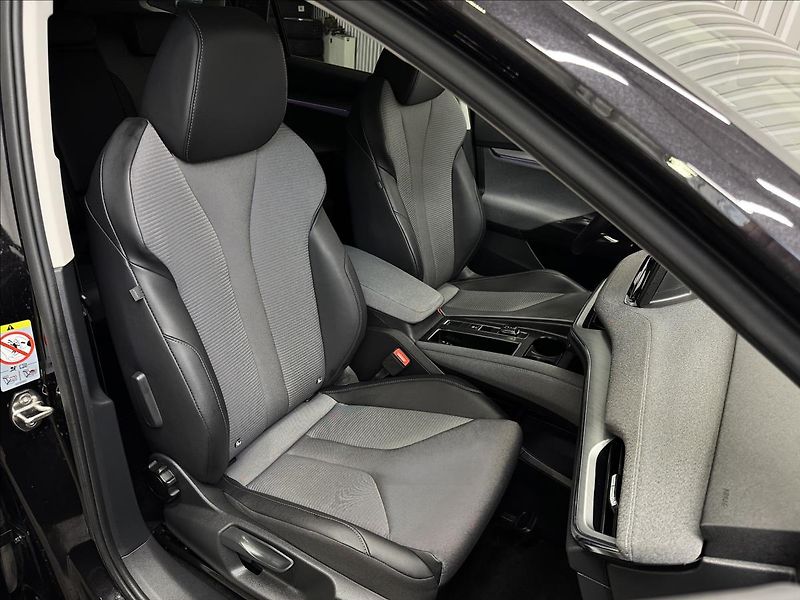 Škoda Enyaq 80 150kW LOFT PANO MATRIX LED - fotka 42 z 45