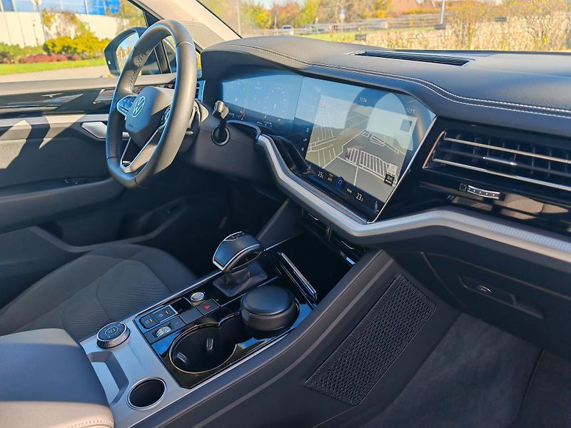 Volkswagen Touareg (2022) ČR, 1.majitel, tažné, servis - fotka 5 z 38