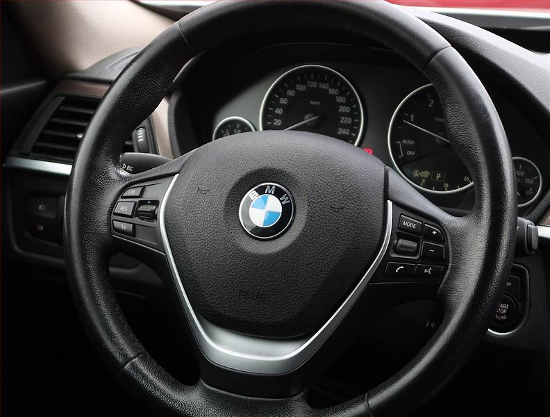 BMW Řada 3 (2014) Modern Line 320d xDrive GT - fotka 20 z 23