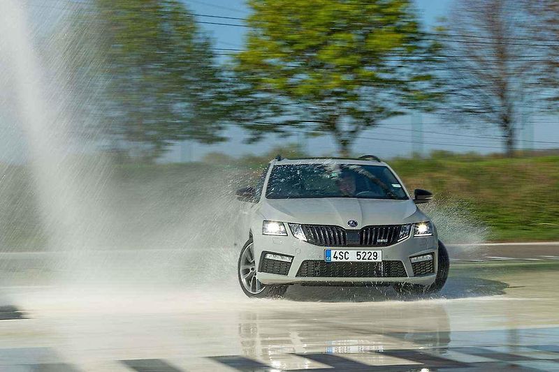 Škoda Octavia Combi RS a Škoda Octavia Scout.