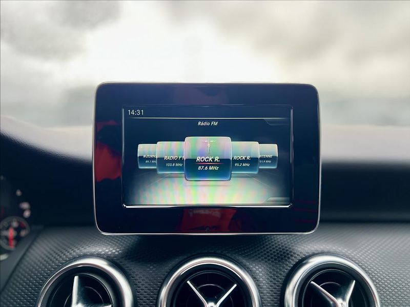 Mercedes-Benz Třídy A 180 d Sport automat - fotka 31 z 45