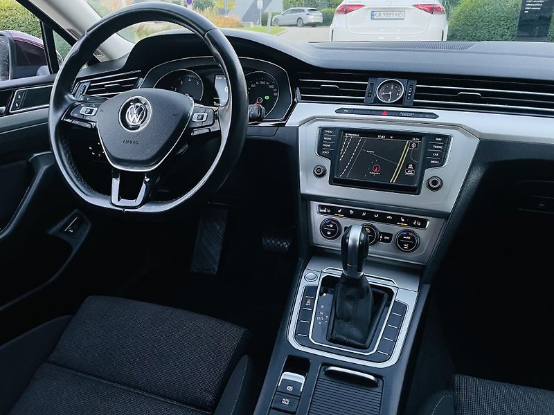 Volkswagen Passat 1.4TSI AUT TAŽNÉ SERVISKA LED - fotka 24 z 49