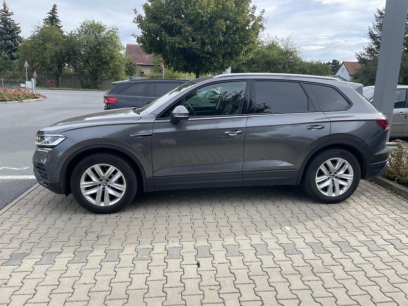 Volkswagen Touareg (2023) vyborny stav - fotka 2 z 5