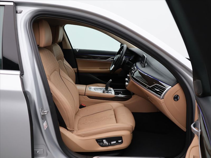 BMW Řada 7 3,0 730LD xDrive CZ DPH - fotka 13 z 38