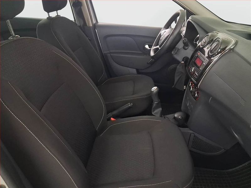 Dacia Sandero (2017) 1.0 SCe, ČR,1.maj - fotka 9 z 16