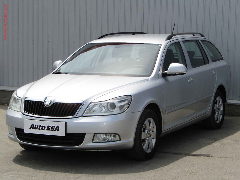 Škoda Octavia (2012) 2.0TDi, ČR, DSG, STK4/28 - fotka 3 z 20