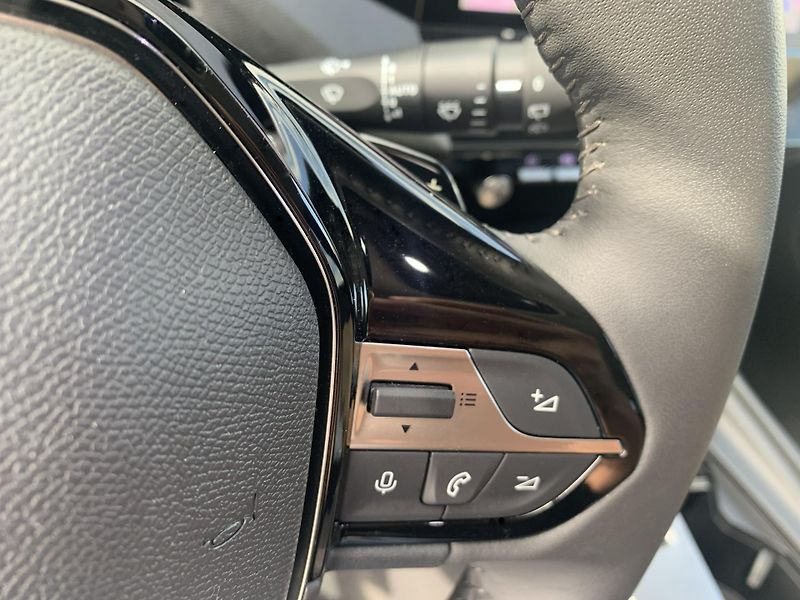 Peugeot 308 SW e-ALLURE PACK PHEV 1.6 AT8 - fotka 21 z 31