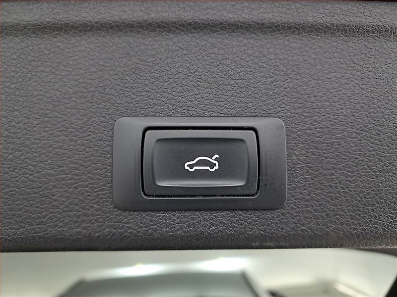 Audi A4 (2018) S-Line 2.0 TDI, Automat, Kůže - fotka 16 z 25