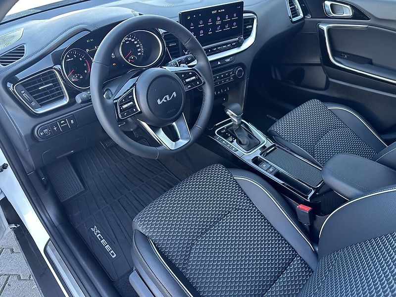 Kia XCeed (2026) 1,6 T-GDi 7DCT 110 kW EXCLUSIV - fotka 4 z 6