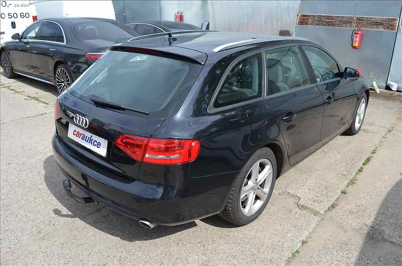 Audi A4 (2012) AVANT 3,0 TDI - fotka 4 z 22