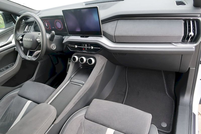 Škoda Kodiaq (2025) SPORTLINE 7 míst 2.0 TDI 142 k - fotka 20 z 29