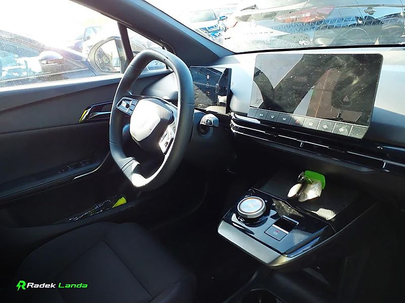 MG MG4 (2023) Standard 51 kWh, LED - fotka 5 z 8