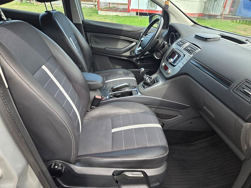 Ford Kuga (2009) Titanium 2,0 TDCi 100kw - 6st. - fotka 12 z 21