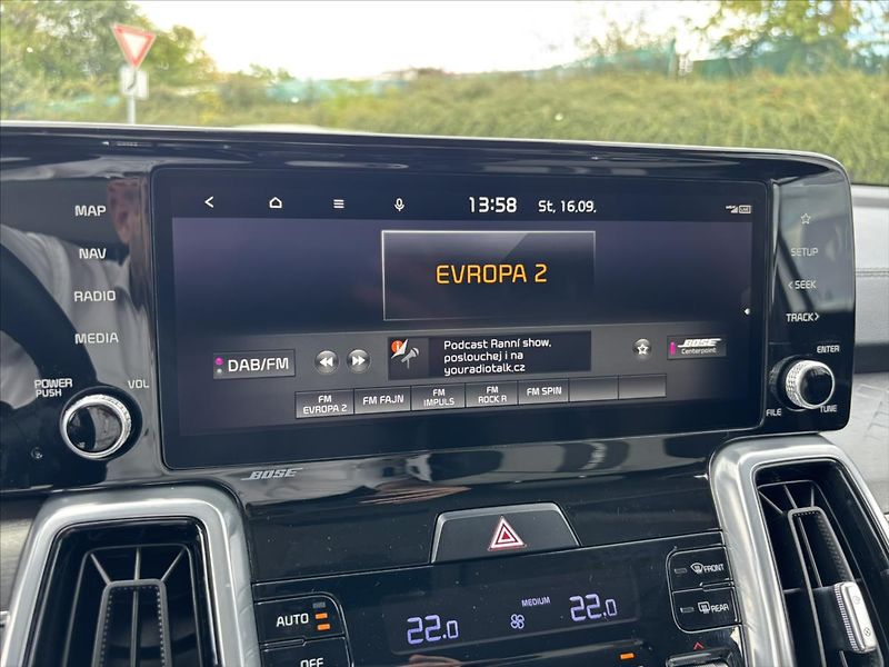 Kia Sorento 2,2 D 4x4 AT TOP ZÁRUKA 7MÍST - fotka 28 z 50