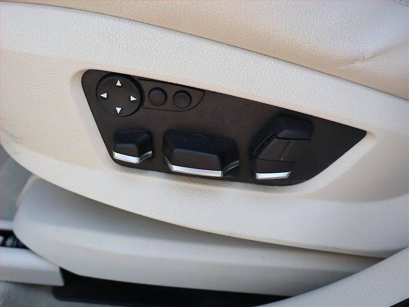 BMW Řada 5 (2010) 530d GT, Automat, Kůže, Navi - fotka 22 z 26