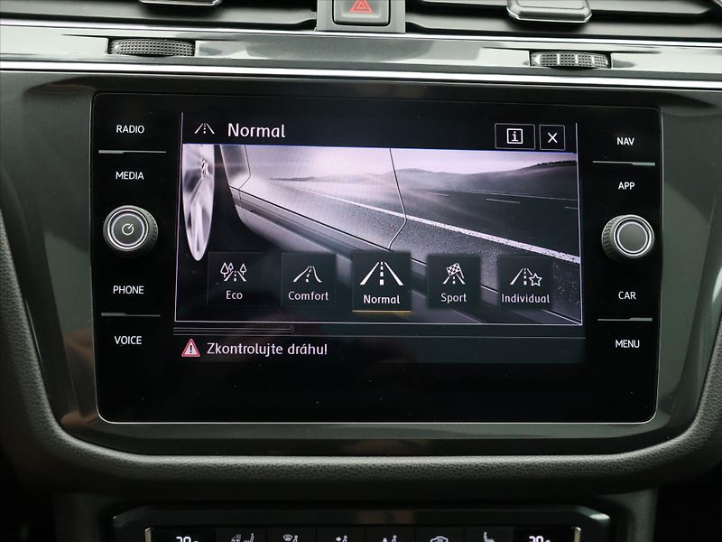 Volkswagen Tiguan Allspace 2,0 TSI 162kW DSG 4M LED 1.Maj - fotka 21 z 33