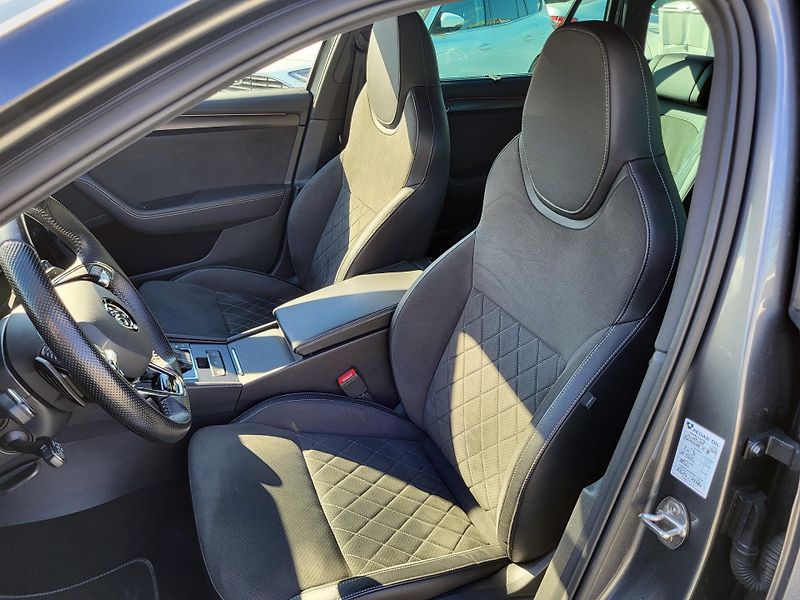 Škoda Superb 2.0 TDi DSG 4x4 SPORTLINE - fotka 28 z 46