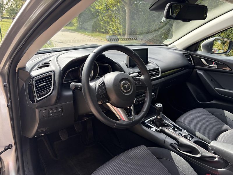 Mazda 3 2.0 Center-Line - fotka 29 z 36