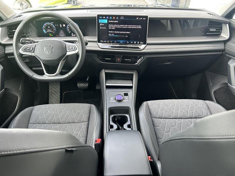 Volkswagen Tayron 1.5eTSI 110kW DSG 7 míst - fotka 10 z 25