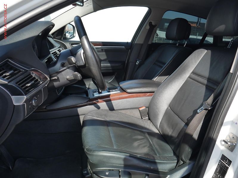 BMW X6 (2010) 3.0 D xDrive30d, AT - fotka 9 z 23