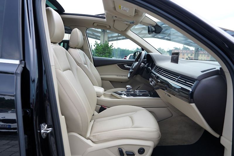 Audi Q7 3.0 TDI 200 kW/Q/7míst - fotka 26 z 49