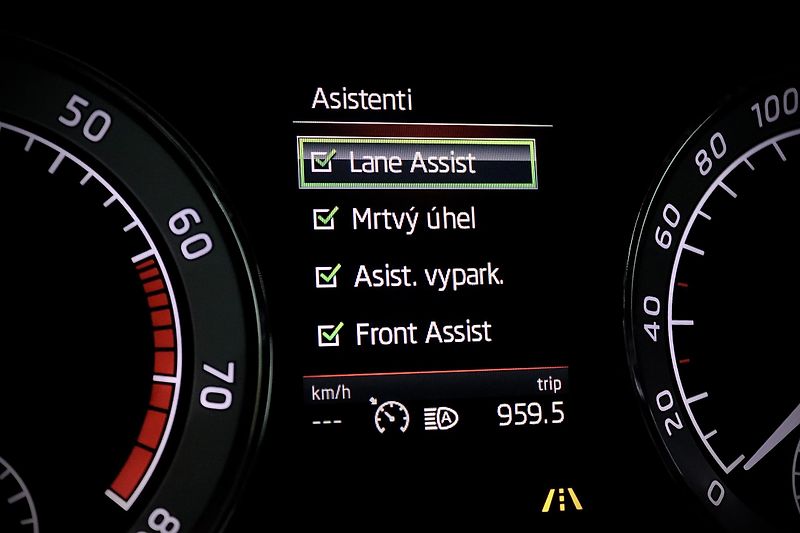 Škoda Superb 2.0 TSI 162 kW DSG Sportline - fotka 32 z 50