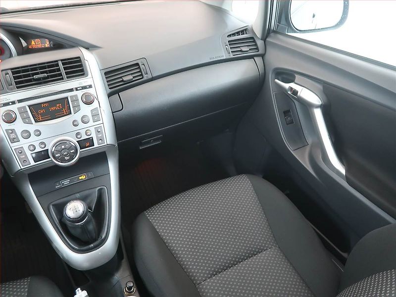 Toyota Verso (2011) 2.2 D-CAT, po STK, Tažné - fotka 8 z 12