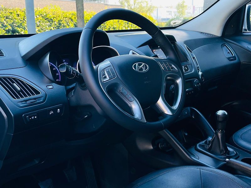 Hyundai ix35 2.0i MANUÁL VÝHŘEV SERVISKA - fotka 28 z 45