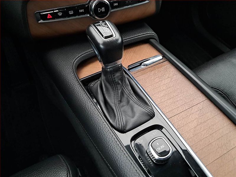 Volvo XC90 (2016) D5 AWD - fotka 21 z 24