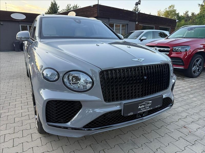 Bentley Bentayga Extended Wheelbase Azure V8 - fotka 2 z 32