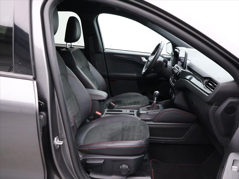 Ford Kuga 1,5 EB 110kW ST-Line - fotka 11 z 26