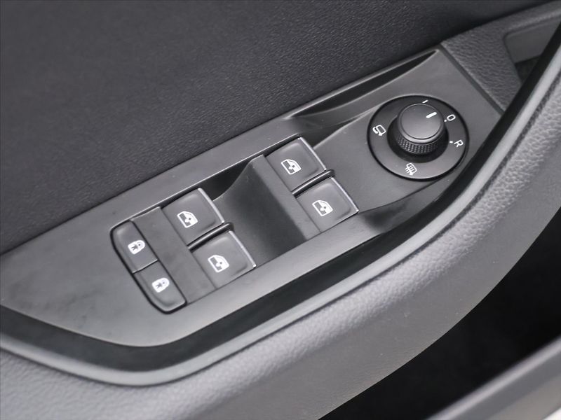 Škoda Superb 2,0 TDI 110kW DSG Style - fotka 18 z 35