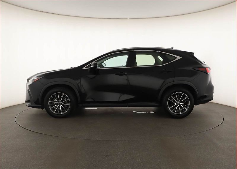 Lexus NX 200t (2023) 350h - fotka 3 z 18