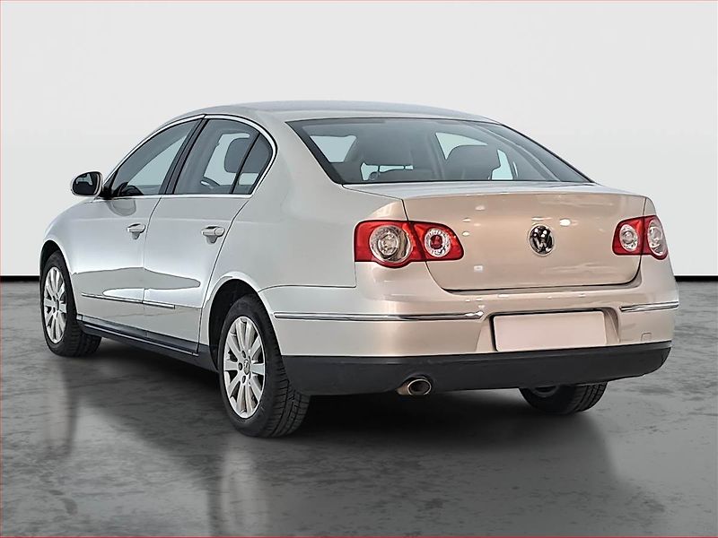 Volkswagen Passat (2009) 1.6 TDI, po STK, slušný stav - fotka 4 z 16