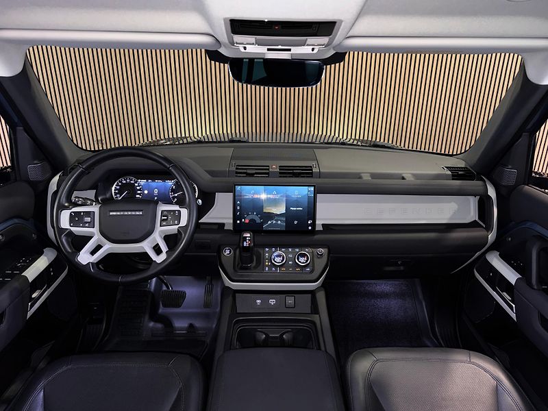 Land Rover Defender 110 P400 Meridian Matrix 360  - fotka 16 z 26