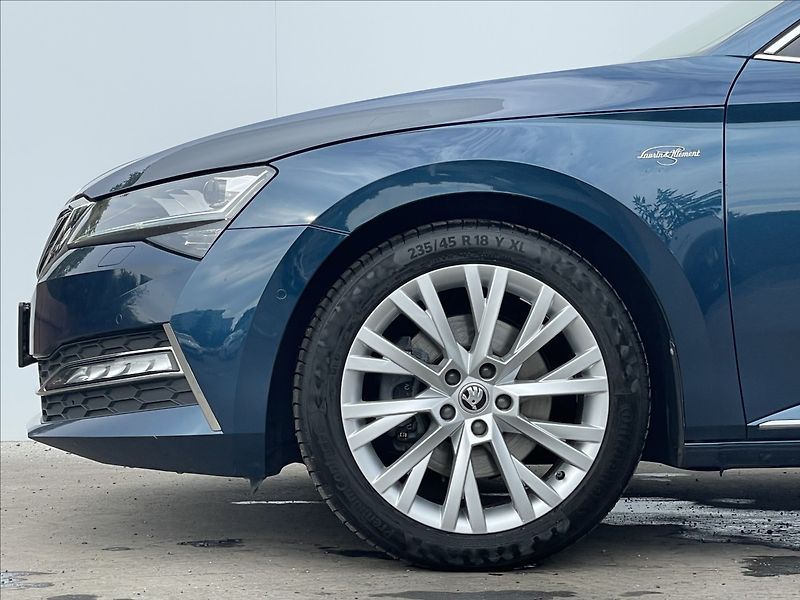 Škoda Superb 1,5 TSI DSG Combi L&K DCC+ACC - fotka 19 z 23