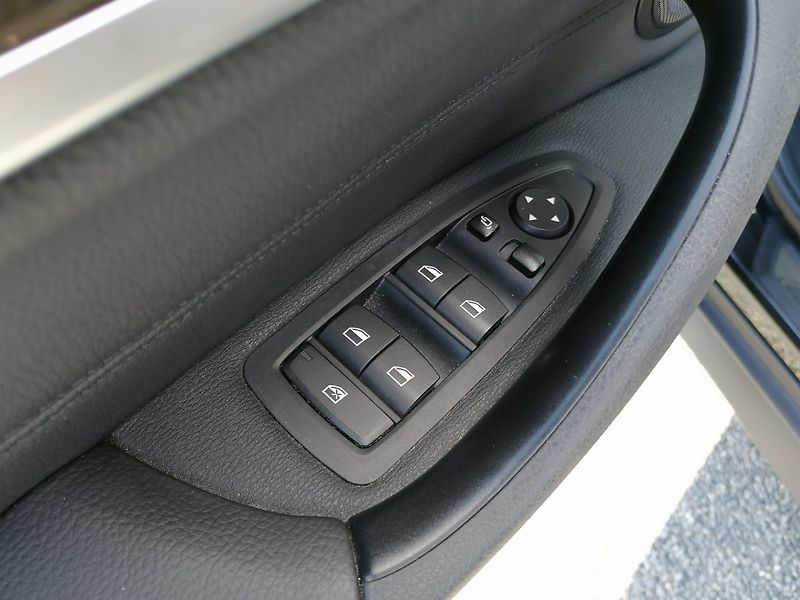 BMW X1 (2022) xDrive25e PHEV 162kW Plug in - fotka 37 z 43