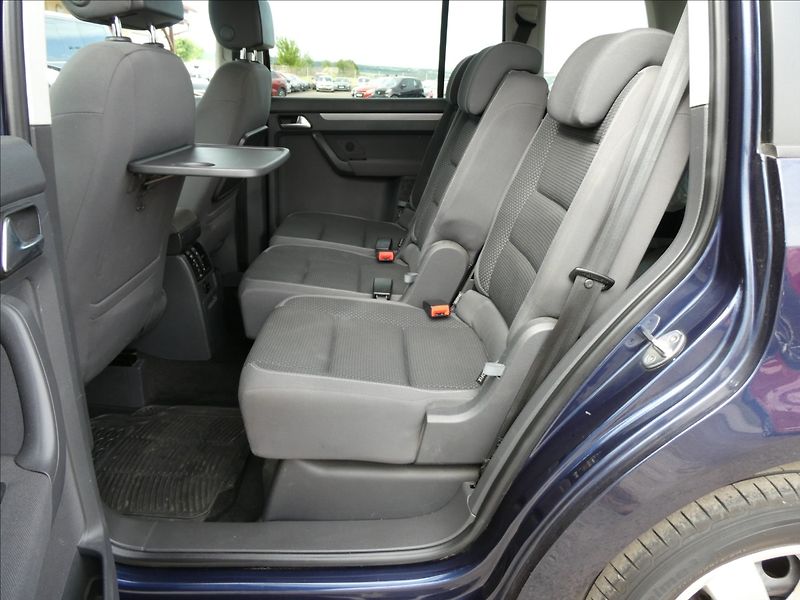 Volkswagen Touran 2,0 TDi 103kW Comfort,2x kola - fotka 18 z 47