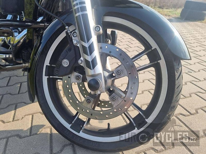 Harley-Davidson FLTR Road Glide (2019) FLTRX Road Glide - fotka 13 z 18