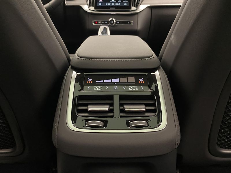 Volvo XC90 (2026) T8 AWD RECHARGE DARK ULTRA - fotka 76 z 76
