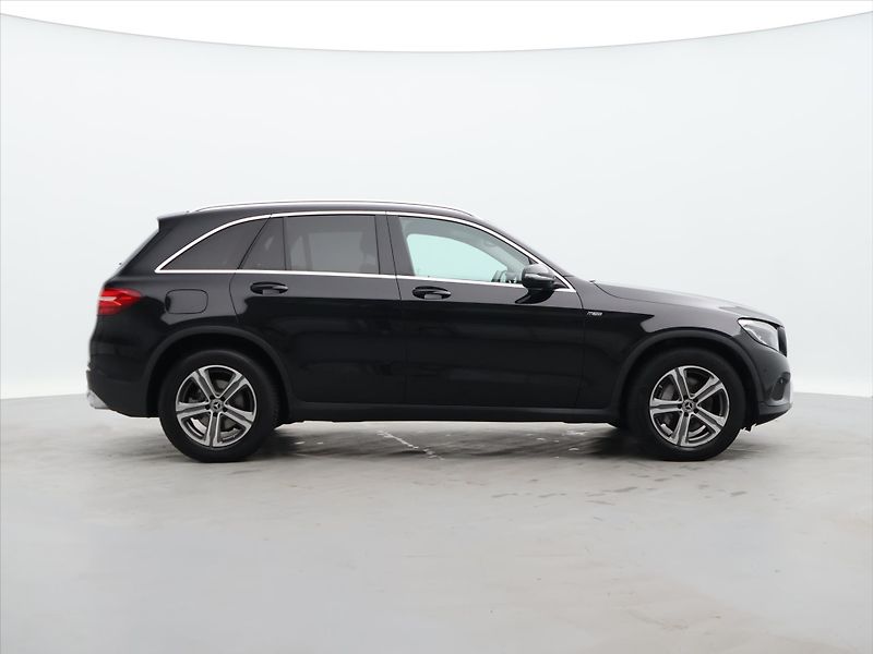 Mercedes-Benz GLC 2,1 220d 125kW 4MATIC CZ DPH - fotka 8 z 27